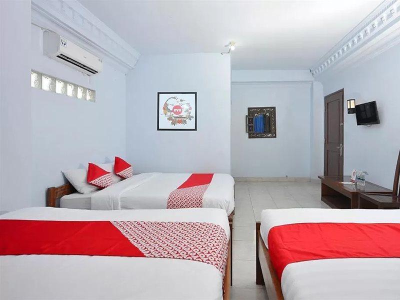 Oyo 586 Hotel Wijaya Kalasan Exterior foto